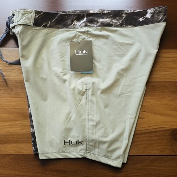 NWT HUK ( 42 Men ) Elements Board Fishing Performance Shorts Tan/Brown - Picture 4 of 10